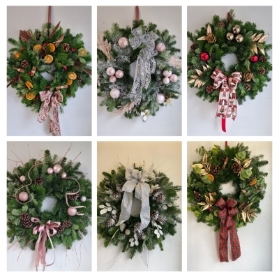 Christmas Door Wreaths   New 2022 designs